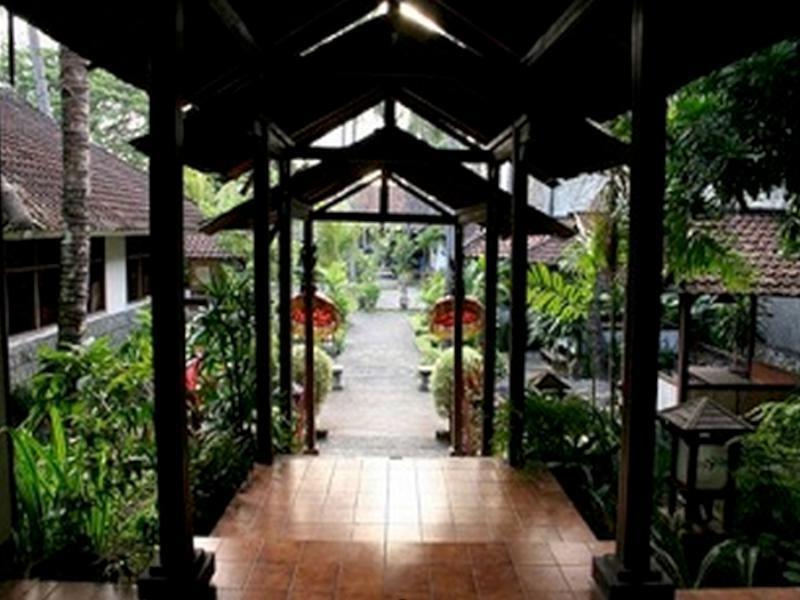 Hotel Janur Garden *